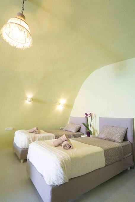 Santorini Oasis- Cave House Villa Fira  Ngoại thất bức ảnh