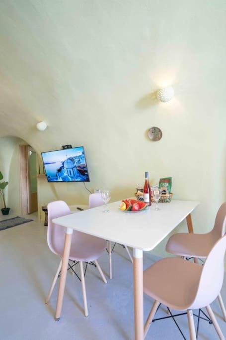 Santorini Oasis- Cave House Villa Fira  Ngoại thất bức ảnh