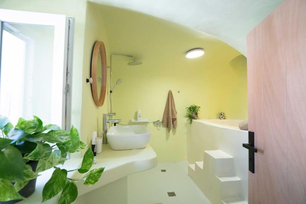 Santorini Oasis- Cave House Villa Fira  Ngoại thất bức ảnh