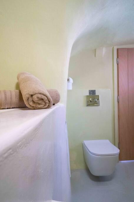 Santorini Oasis- Cave House Villa Fira  Ngoại thất bức ảnh