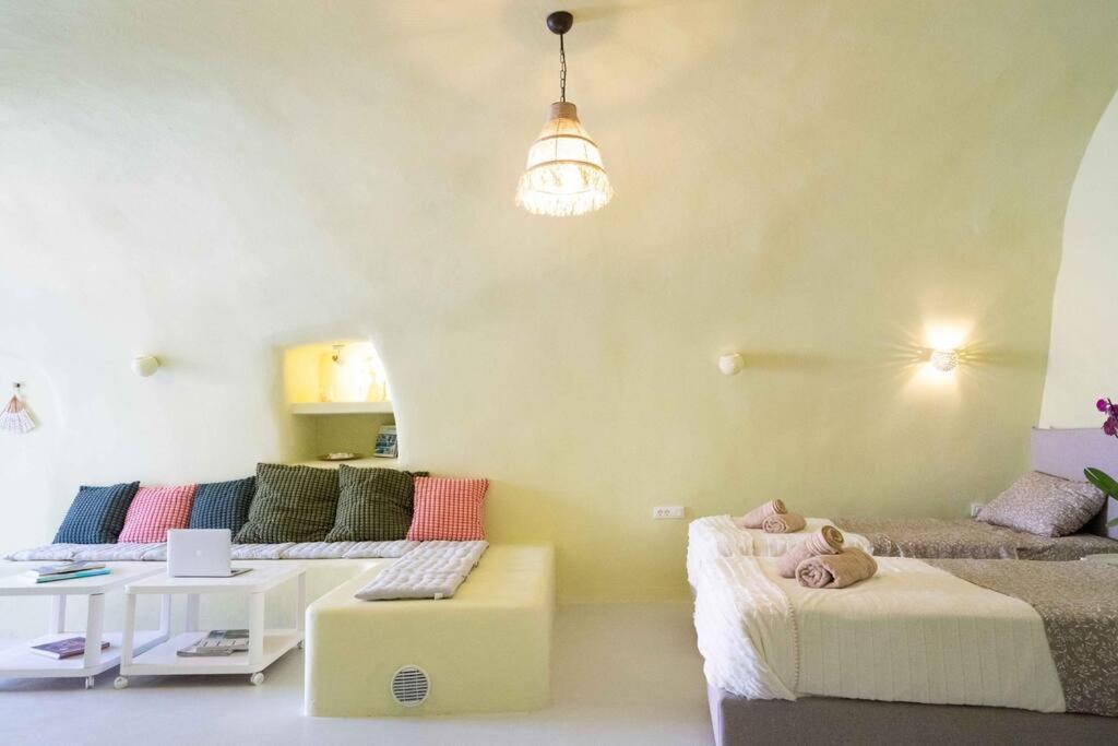 Santorini Oasis- Cave House Villa Fira  Ngoại thất bức ảnh