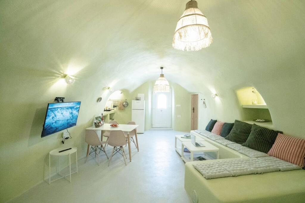 Santorini Oasis- Cave House Villa Fira  Ngoại thất bức ảnh